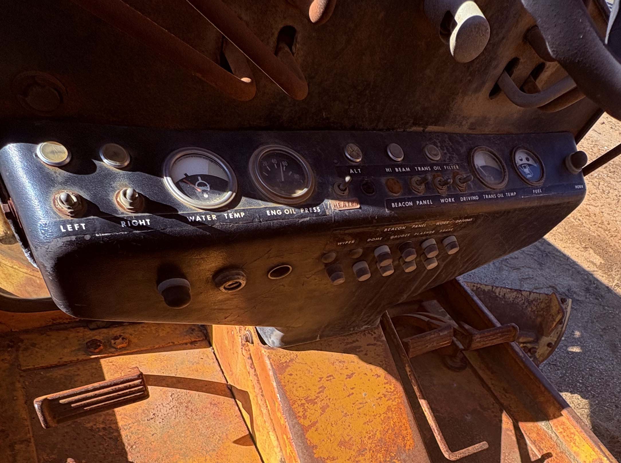 1976 DEERE 570A - Image 9